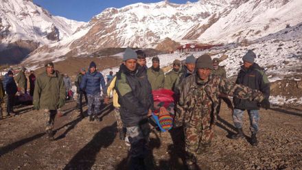 Trekaři v Himalájích nebývají dobře vybavení, říká horolezec