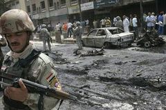 Při dvou útocích v Bagdádu bylo zabito 25 lidí, další čtyři desítky jsou zraněny