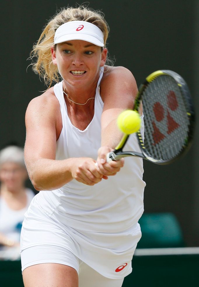 Coco Vandewegheová v osmifinále Wimbledonu 2015 s Lucií Šafářovou.