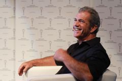 Mel Gibson a Sean Penn budou ve společném filmu psát legendární Oxfordský slovník