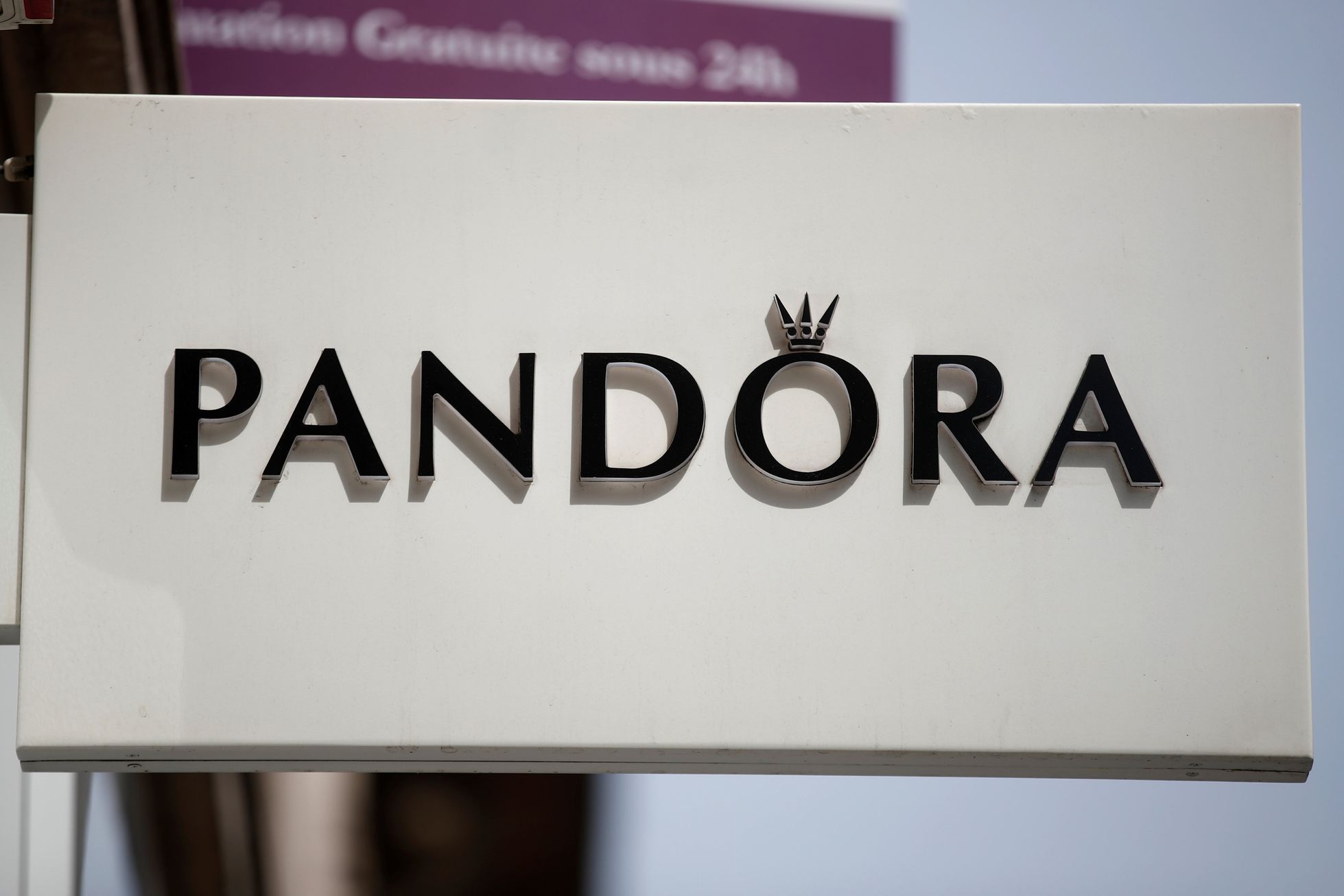 Pandora logo ilustrační