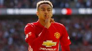 Lingard oslavil branku svým oblíbeným gestem. Do letošní sezóny skóroval za Manchester United pouze šestkrát.