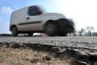 Kraje mohou získat tři miliardy na opravu silnic, ministerstvo ušetřilo v rozpočtu