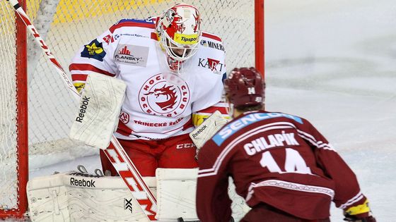 Prohlédněte si galerii z posledního souboje hokejistů Sparty a Třince v základní části extraligy, v němž padlo celkem 11 branek.