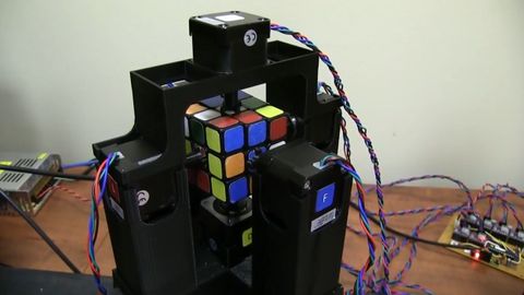 Robot složil Rubikovu kostku za jednu sekundu