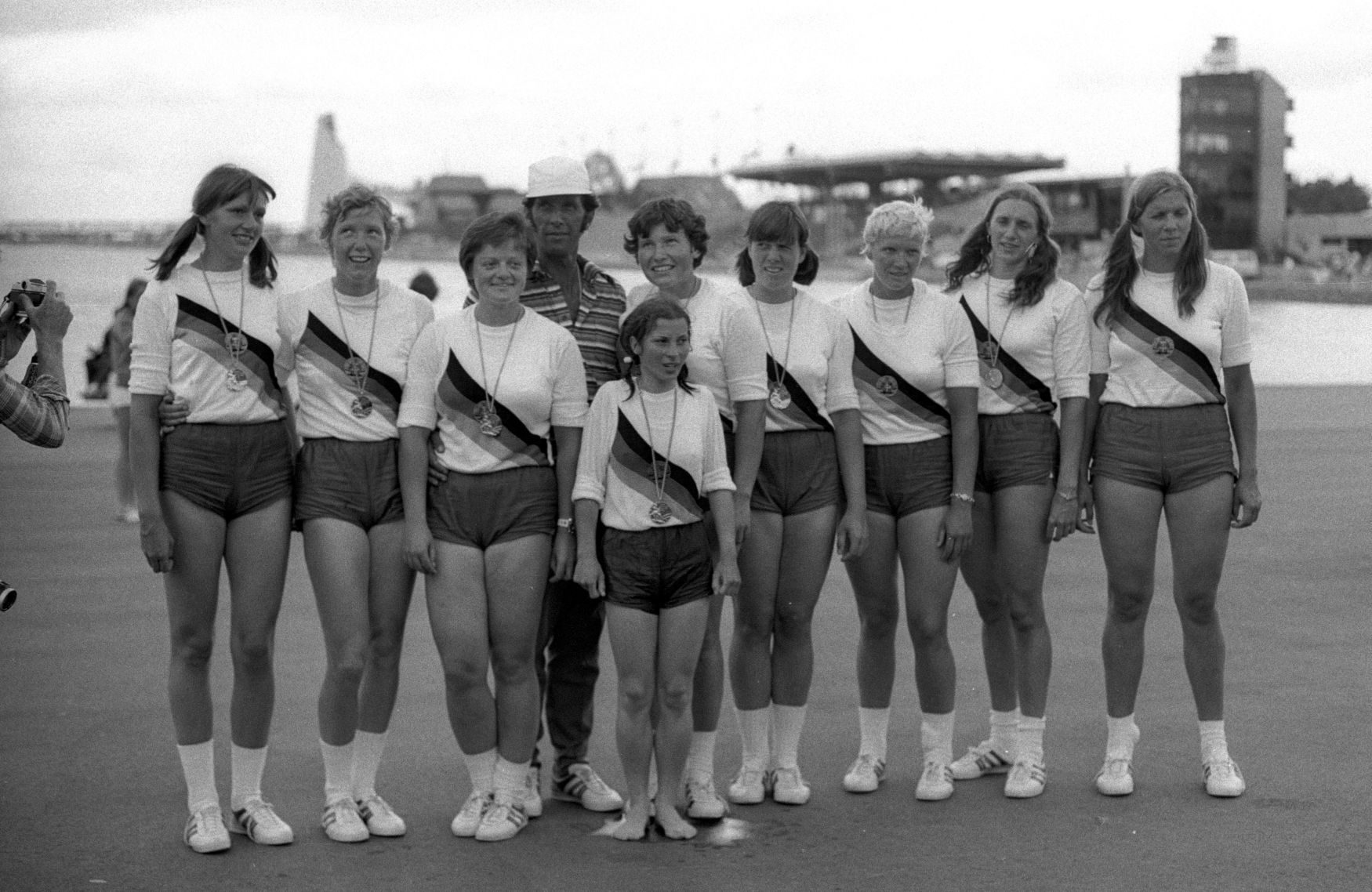 Olympijská osmiveslice DDR v roce 1976 (pátá zprava Brigitte Ahrenholzová)