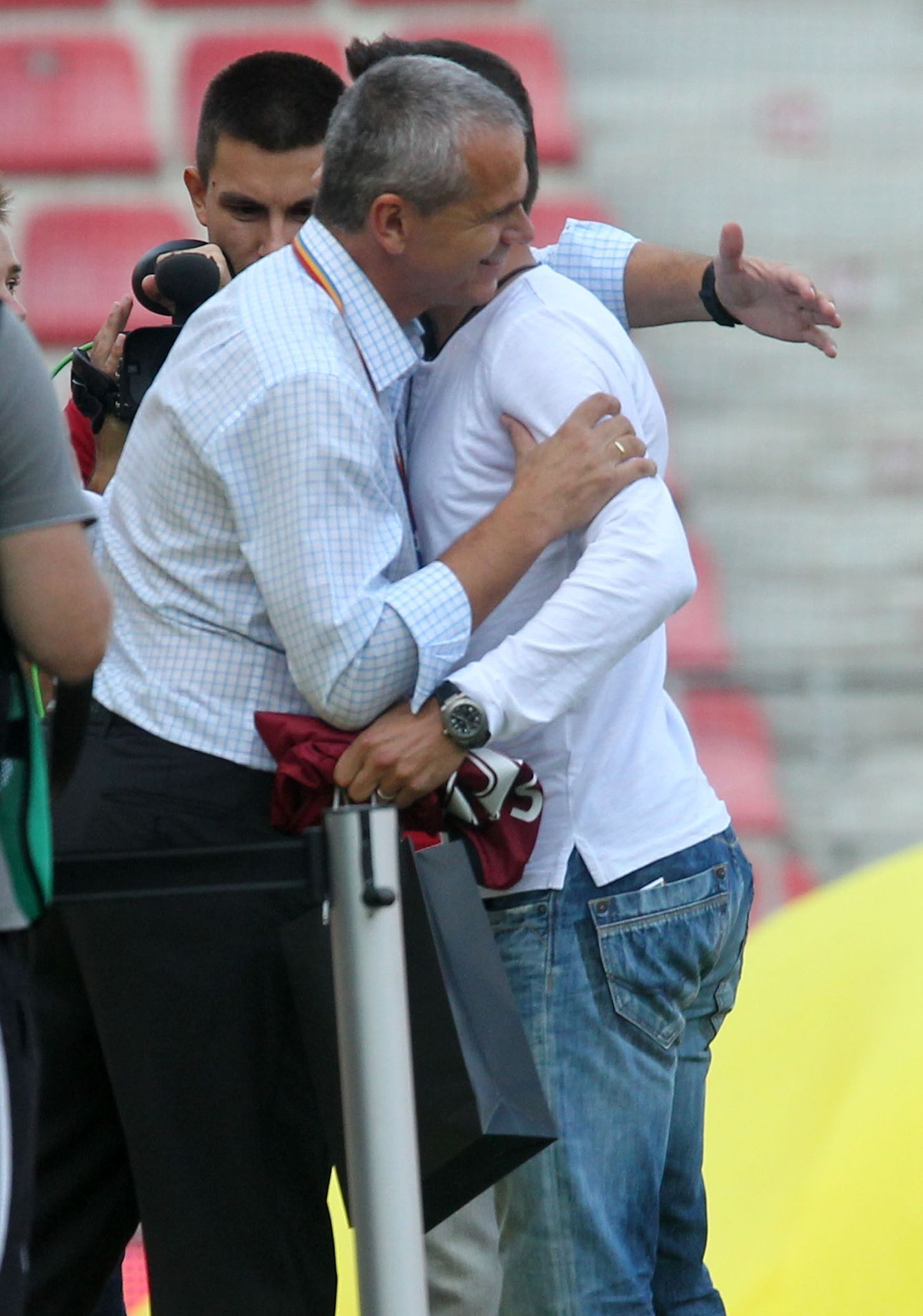 Fotbalista Libor Sionko se loučí s kariérou i s trenérem Vítězslavem Lavičkou před utkáním 6. kola Gambrinus ligy 2012/13 mezi Spartou Praha a Hradcem Králové.