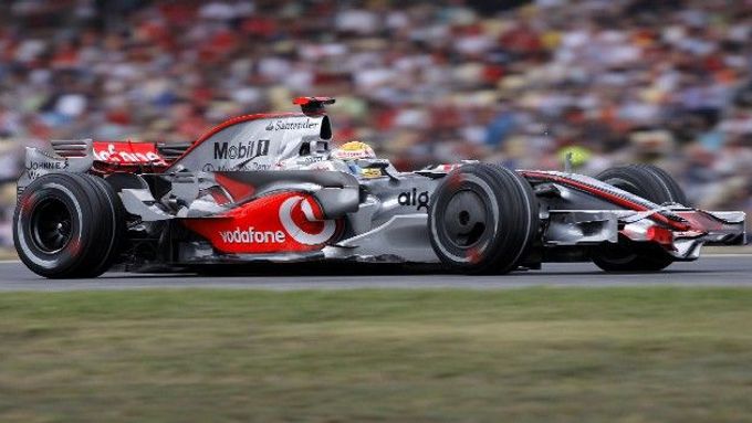 Lewis Hamilton s McLarenem vyhrál sobotní kvalifikaci na VC Německa.