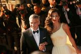 Clooney do Francie přiletěl i se svou ženou Amal.