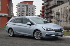 Tři měsíce s naftovým rodinným kombíkem od Opelu: otravný hluk motoru vyvážila příznivá spotřeba