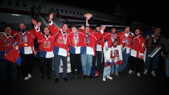 Přílet českých hokejistů z Nagana v roce 1998.