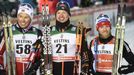 Second-placed Emil Iversen  (vlevo) of Norway, winner Iivo Niskanen of Finland and third-placed Martin Johnsrud (vpravo) Sundby of Norway