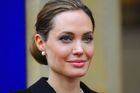 Angelina Jolie: Po prsou přijde o vaječníky