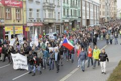 V Ústí nad Labem protestovalo 400 lidí proti Romům