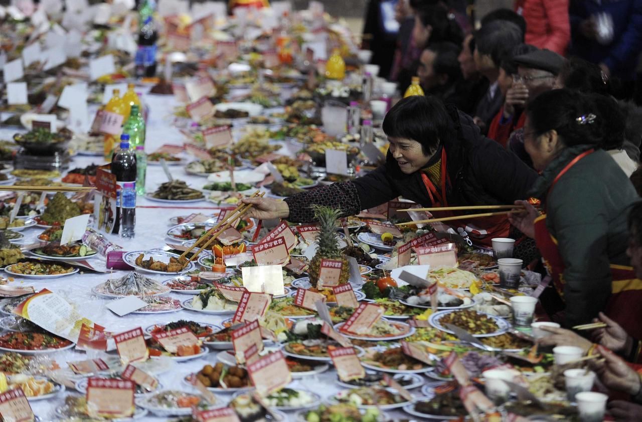 Čínský Nový rok - společné jídlo - Wuhan