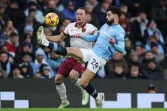 Coufalův vlastní gól nastartoval Citizens. West Ham od nich schytal čtyři góly