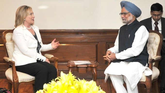 Hillary Clintonová a indický premiér Manmóhan Singh. Vztahy s Indií kvetou, s Pákistánem nikoli.
