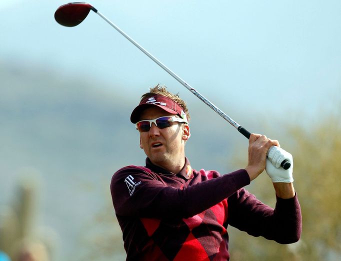 Ian Poulter na jamkovce v Arizoně