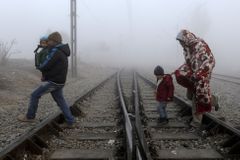 Někteří evropští politici udělali v migrační krizi obrovské chyby, řekl v Praze Fico