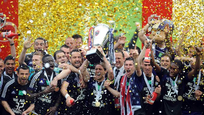 Podívejte se v přehledu Aktuálně.cz, které evropské týmy vybojovaly tituly i kdo může být soupeřem českých celků v předkolech Champions League.