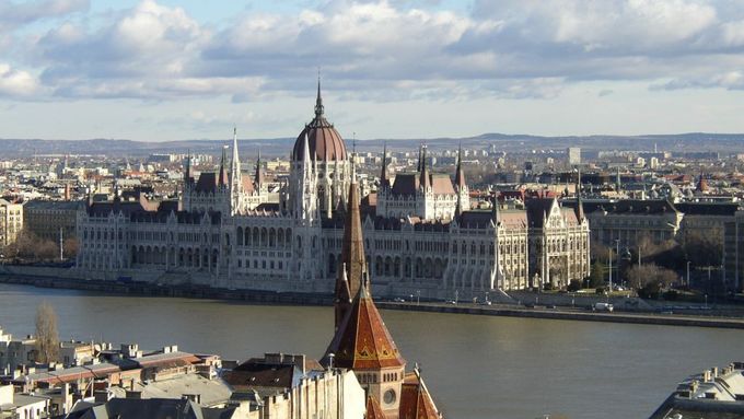 Budova maďarského parlamentu, architektonická dominanta Budapešti.