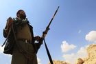 Kaddáfí s povstalci nejedná, ti prodávají zbraně Hamásu