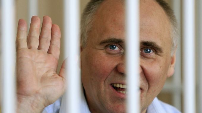 Mikalaj Statkevič - další kandidát, dál za mřížemi.