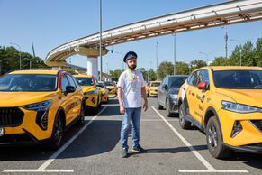 Vydrží sotva poloviční nájezd. Ruští taxikáři nadávají na auta z Číny