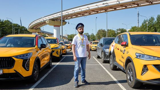 Vydrží sotva poloviční nájezd. Ruští taxikáři nadávají na auta z Číny