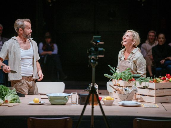 Představení Madisonské mosty v hlavních rolích s Janem Révaiem a Vandou Hybnerovou mělo v Nové Spirále premiéru v listopadu 2024.