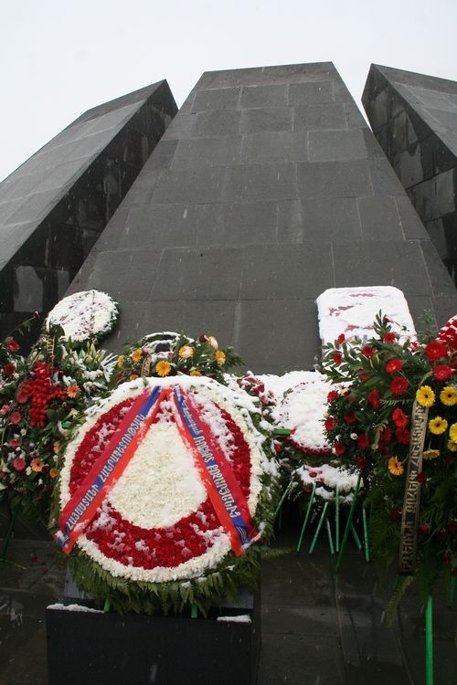 Arméni si připomínají 92. výročí genocidy
