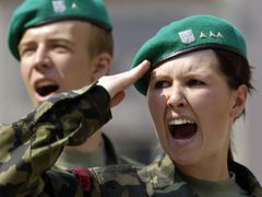 Ženy slouží také v české armádě.