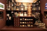 Muzeum hlavního města Prahy dalo dohromady sbírku mnoha předmětů souvisejících se skladováním, zpracováním a konzumováním kávy.