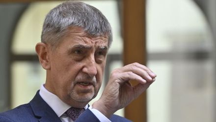 Zpřísní vláda opatření? Budou se žáci muset testovat? Sledujte tiskový brífink vlády