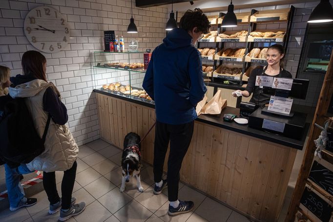 V Leipomo se někdy stojí fronty