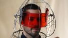 Magician David Blaine is fitted with a metal suit and head cage before a demonstration of his upcoming performance "Electrified" during a press briefing in New York, October 2, 2012. During the performance Blaine will wear a custom made metal suit and will stand on a 20-foot-high (6 meter) platform on New York City's Pier 54 on the edge of the Hudson River while surrounded by seven metallic orbs, or tesla coils, that will stream 1 million volts of electricity around him for 3 days and nights. REUTERS/Mike Segar (UNITED STATES - Tags: SOCIETY ENTERTAINMENT) Published: Říj. 2, 2012, 7:05 odp.