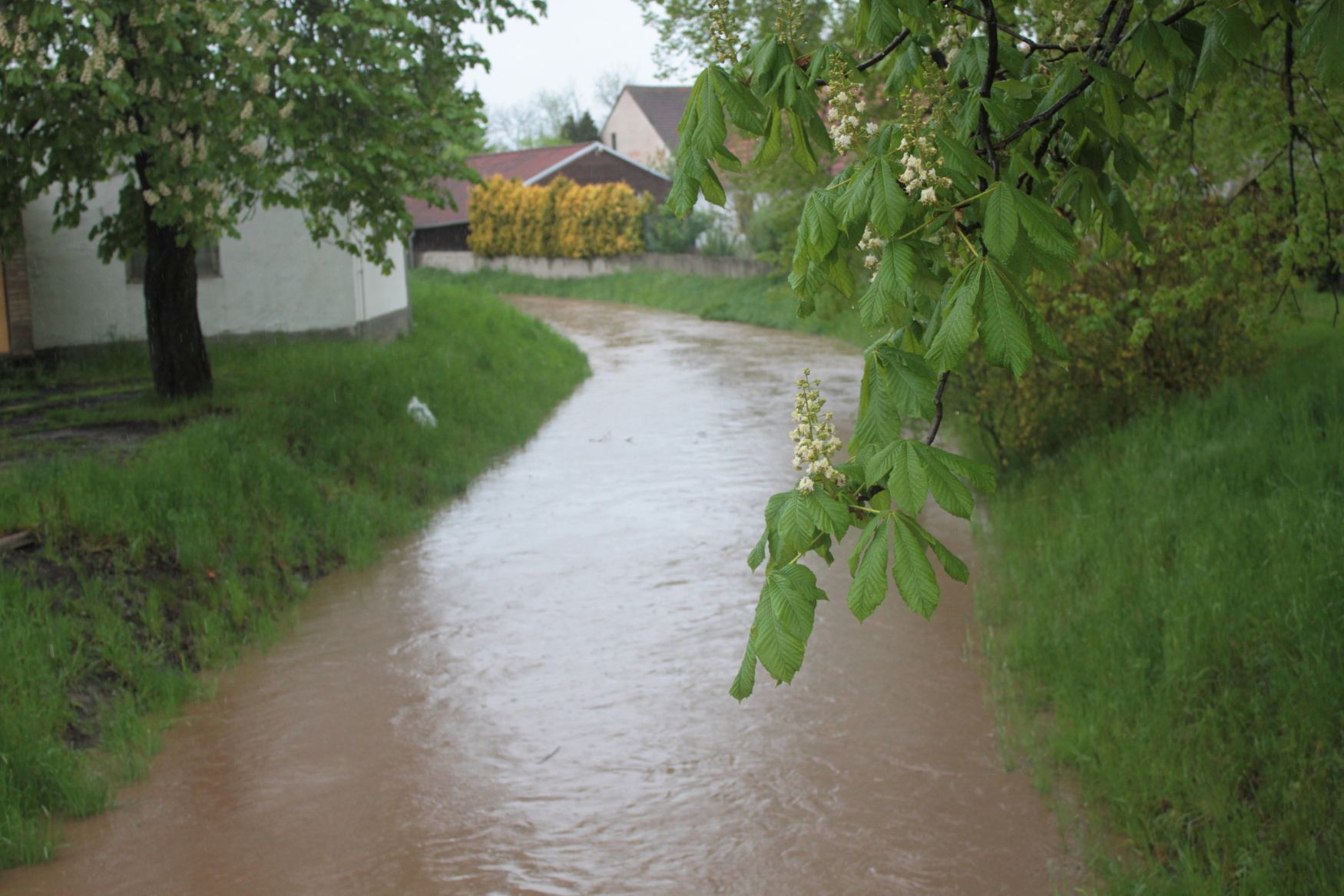 Rozvodněné toky, ilustrační foto, déšť