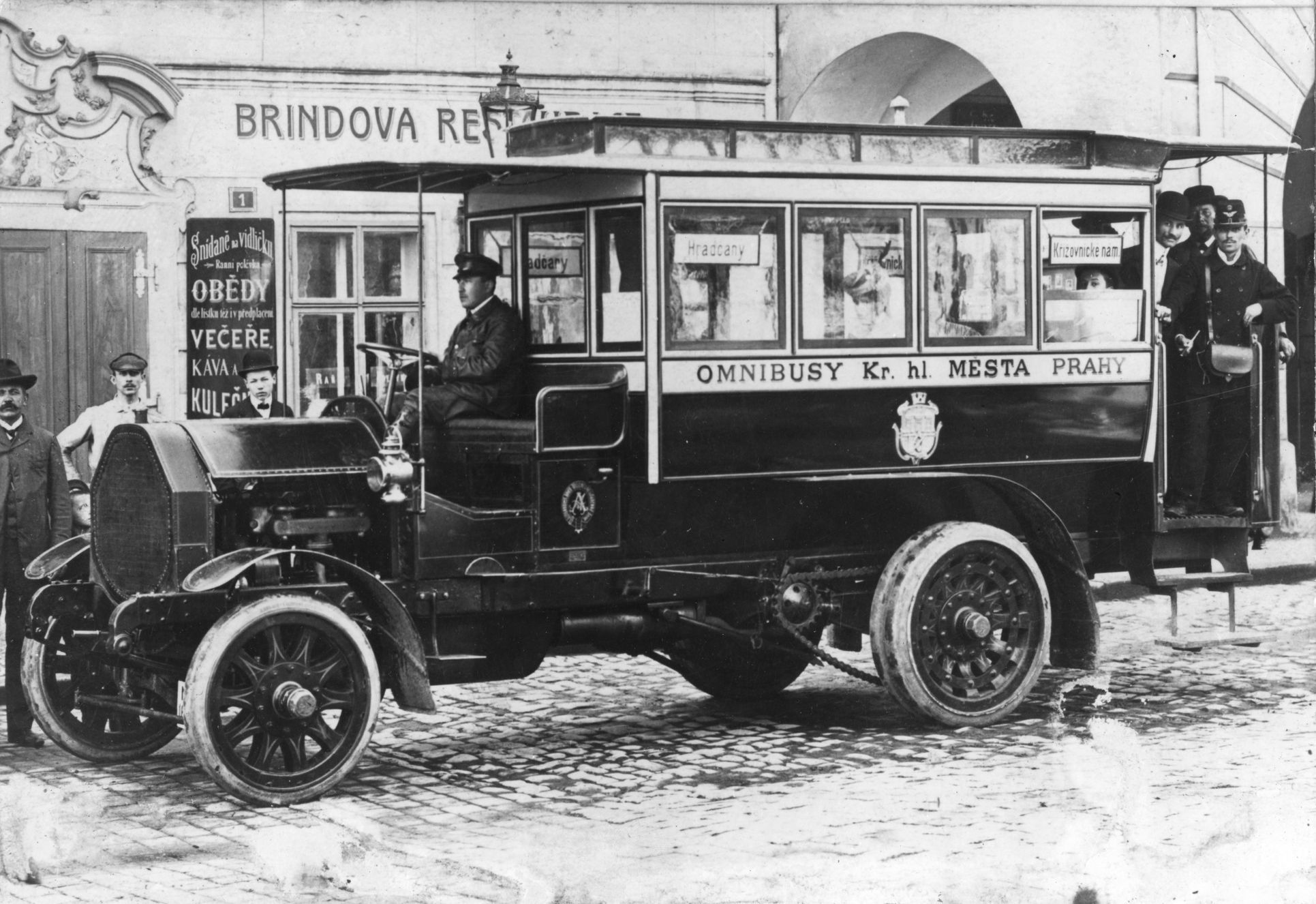 autobusy Praha historie
