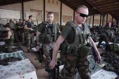 Do Mali míří další vojáci, Francie jich pošle až 2500
