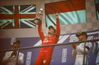 Charles Leclerc, který s Anthoinem absolvoval svůj vůbec první závod, věnoval příteli symbolicky trofej za premiérové vítězství v Grand Prix formule 1.