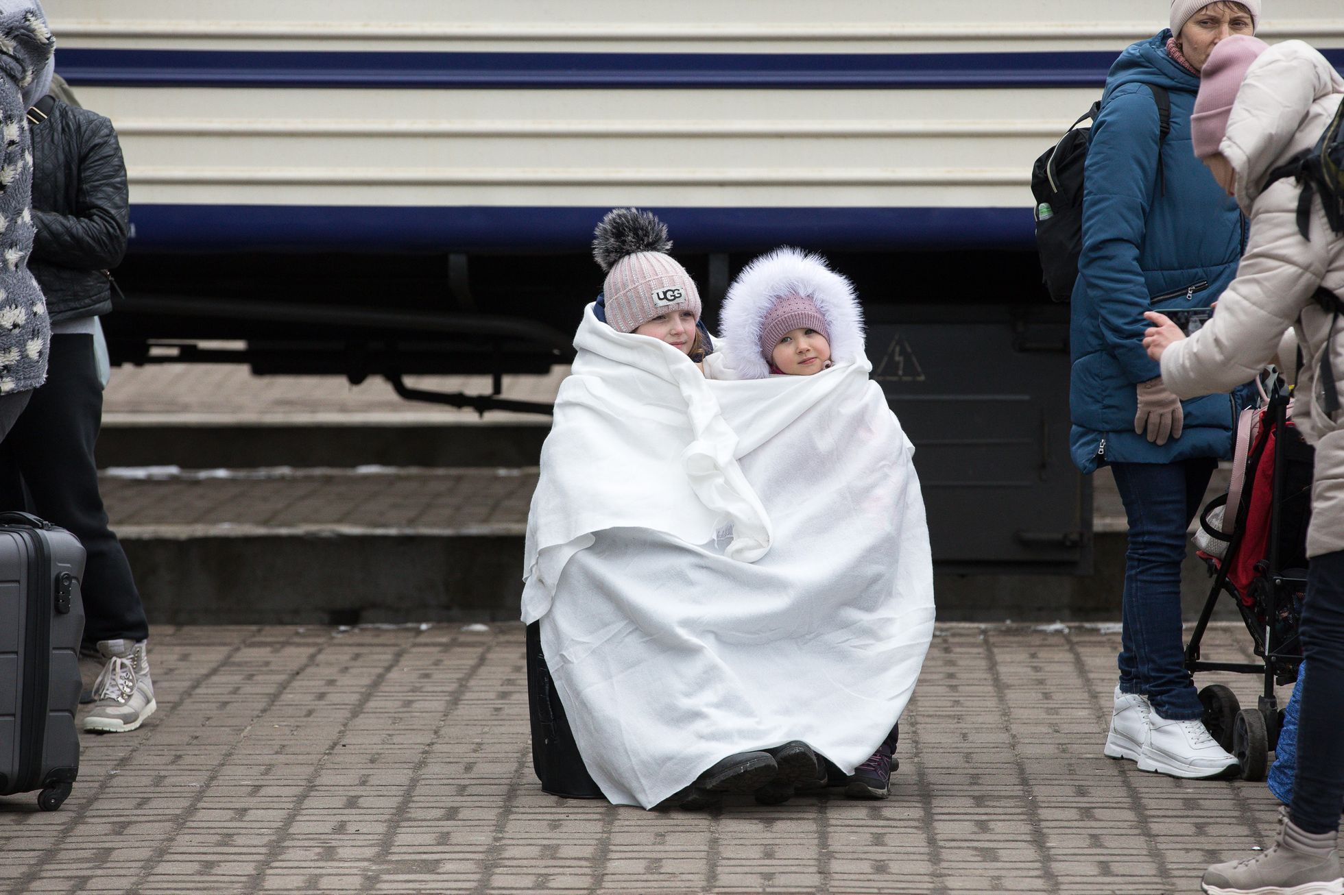 Válka na Ukrajině - nádraží Lvov, uprchlíci, děti, ukrajinci, humanitární krize