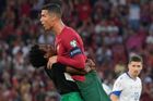 Ronaldo, otřes se! Kvalifikaci v Lisabonu opepřila bizarní scéna