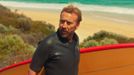 Nicolas Cage se ve filmu Surfař pokusí vrátit na svou oblíbenou pláž a zasurfovat si. Ale plánovaná idyla se změní v peklo.
