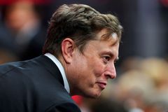 Tesla schválila desetiletý plán odměn pro Muska, přijde si až na 878 miliard dolarů