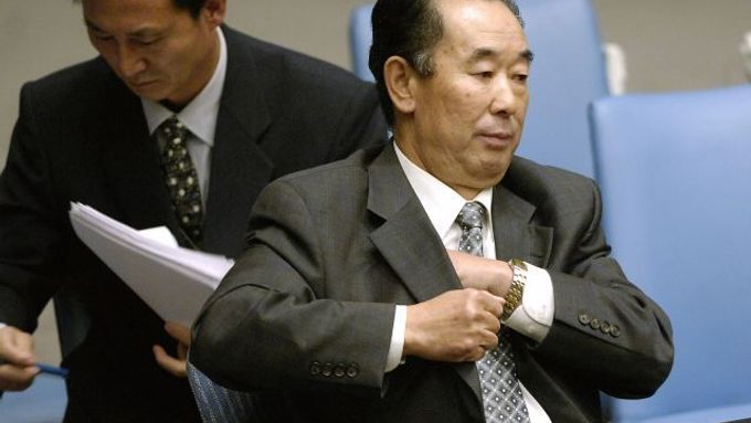 Severokorejský velvyslanec při OSN byl prvním představitelem, který rezoluci odsoudil.