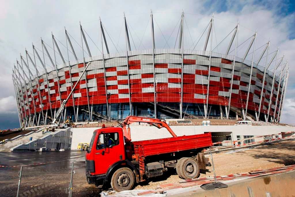 Národní stadion ve Varšavě: Inspekce Platiniho