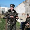 Ukrajina - Krym - Ljubimovka - ukrajinští vojáci - 5. 3. 2014