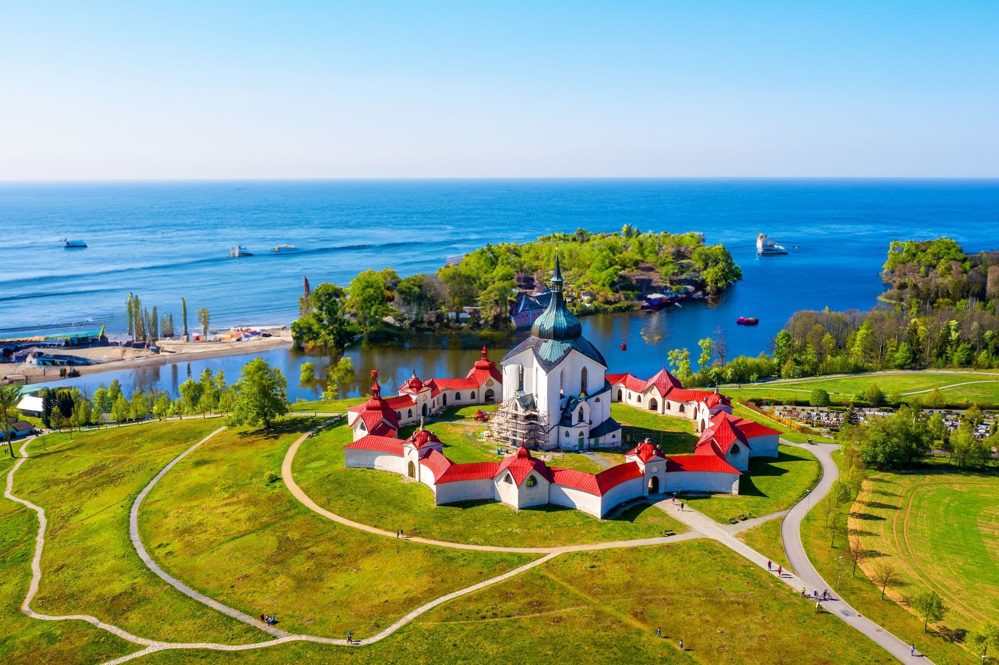 Jak by to vypadalo, kdyby Česko mělo své moře, koláž, umělá inteligence, fikce, moře, Česko, Magazín