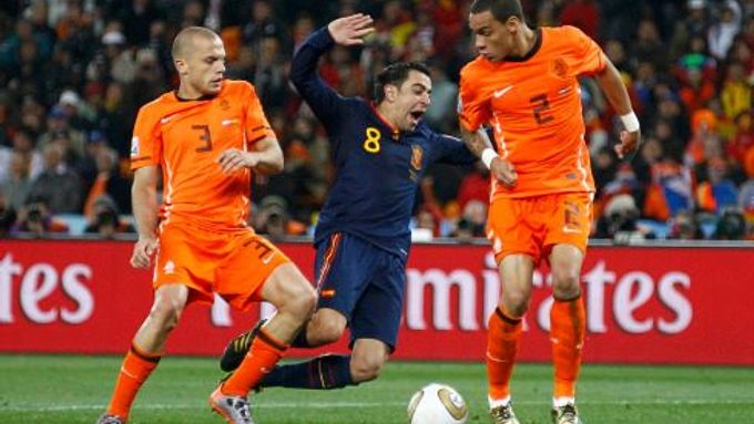Španělsko vs. Nizozemsko. Reprízu minulého finále uvidíme hned druhý den šampionátu.