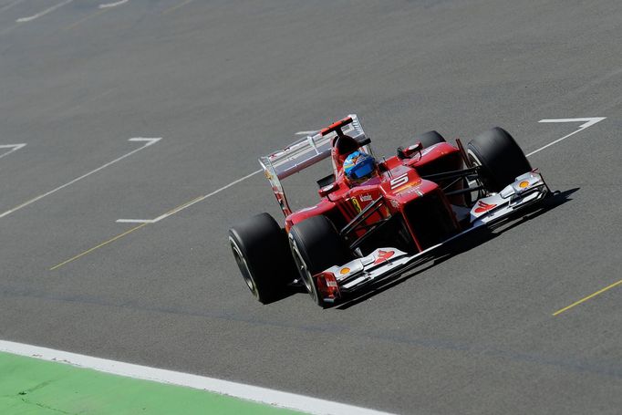 Fernando Alonso si ve Valencii dojel pro 29. vítězství v kariéře.